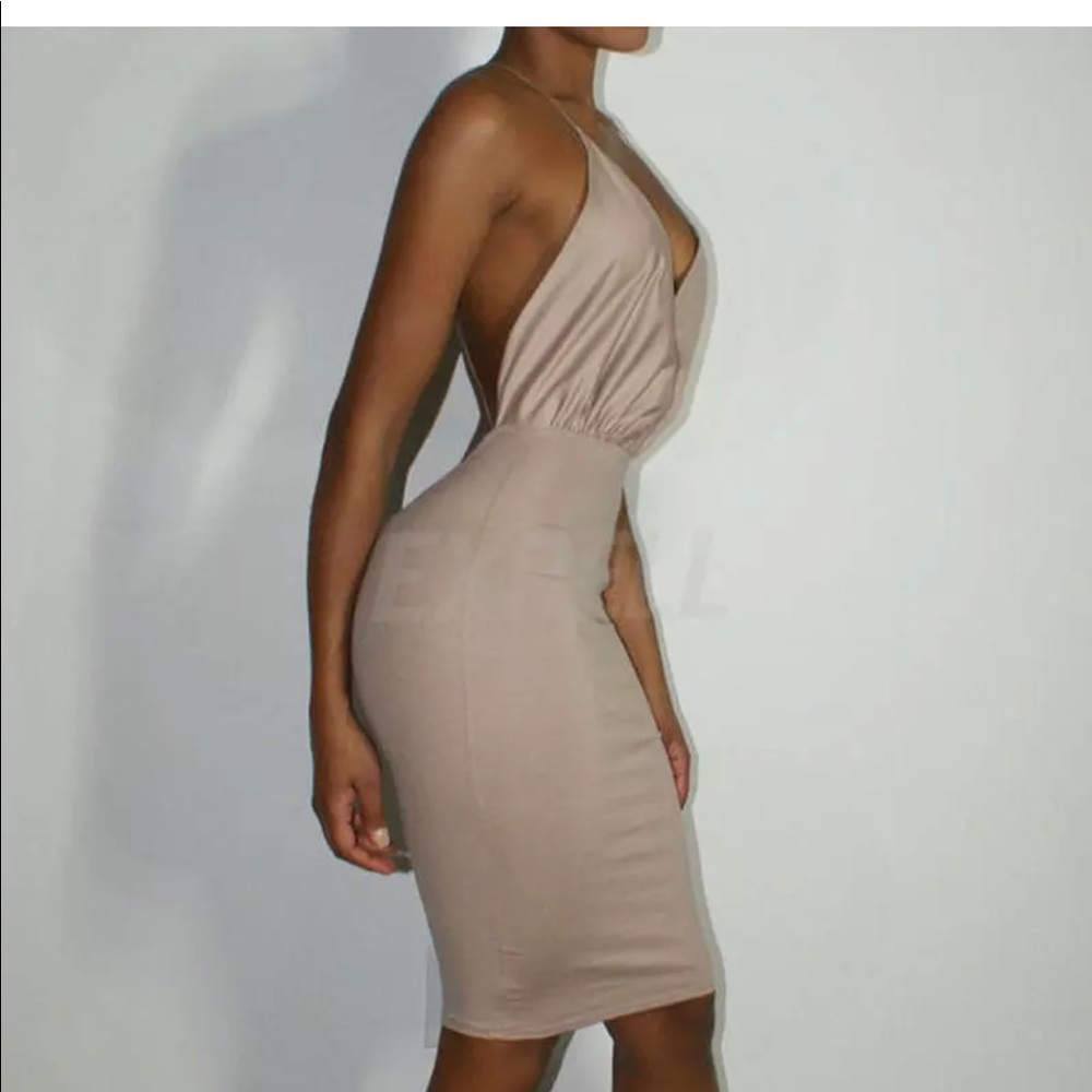 ✨SALE✨Deep V-neck Backless Dress - Picture 2 of 5